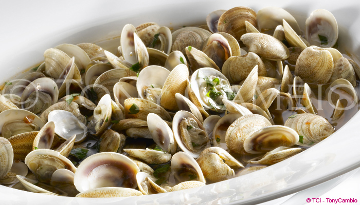A bowl of cooked Clams
